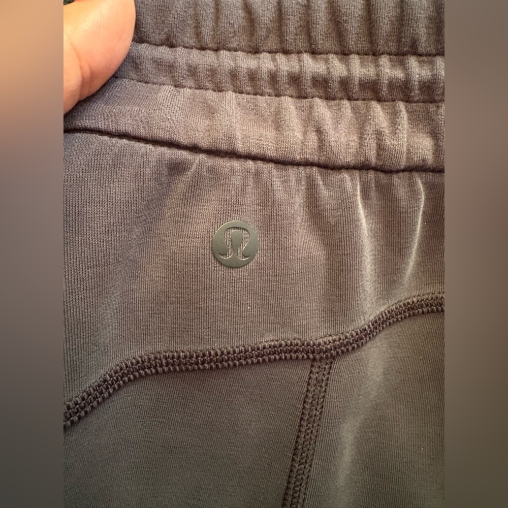 Lululemon Softstreme High-Rise Straight-Leg
Cropped Pant Utility navy Blue sz 2 - Picture 4 of 12